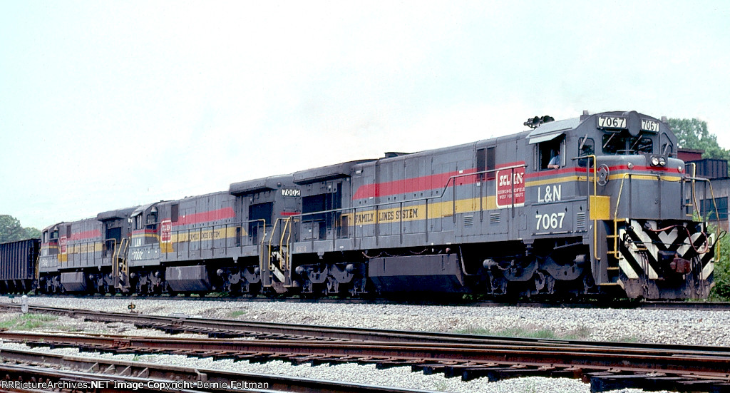 Louisville & Nashville C30-7 #7067, leading a Florida bound loaded coal train, 